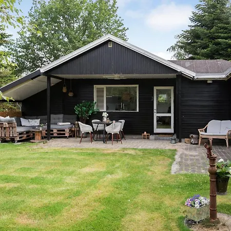 2 Bedroom Stunning In Vaeggerlose * Bøtø By