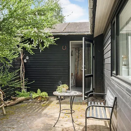 2 Bedroom Stunning In Vaeggerlose 度假居 Bøtø By